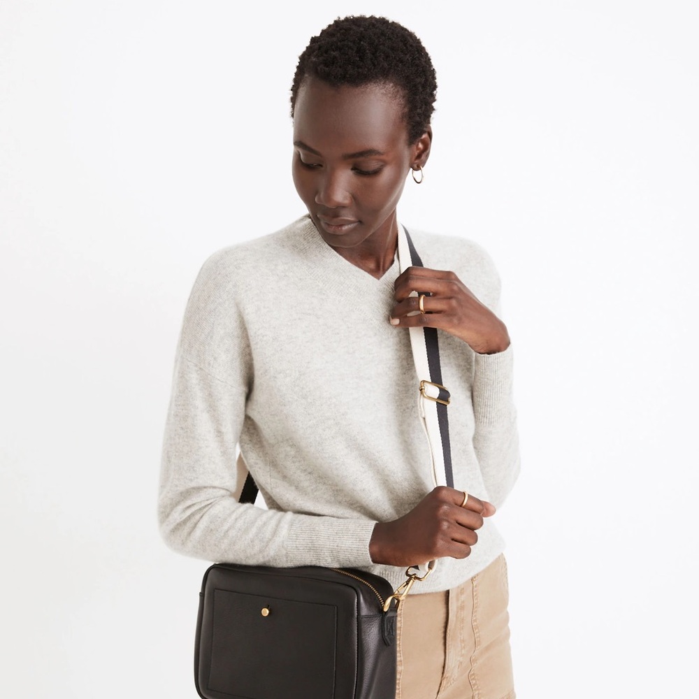 Madewell Cashmere V-Neck Sweater in Heather Shawdow - Picture 5 of 7